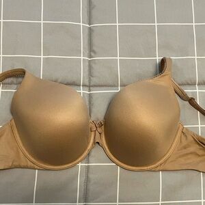 36D Victoria’s Secret Body by Victoria lined perfect coverage bra.